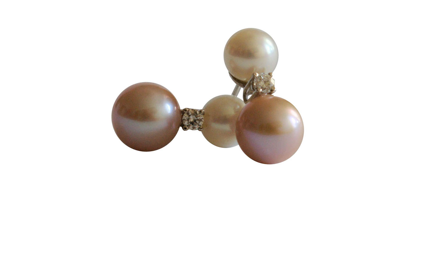18kt Weißgold Ohrstecker mit zweifarbigen Akoja Perlen und Brillanten